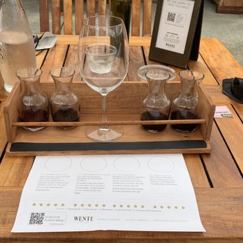 Wente Vineyards - Tasting flight serving tray - Wine Tasting Room Near Me - Livermore, California Wente Vineyards - Tasting flight serving tray - Wine Tasting Room Near Me - Livermore, California