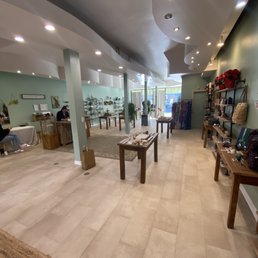 Airy, calming retail environment. Airy, calming retail environment.
