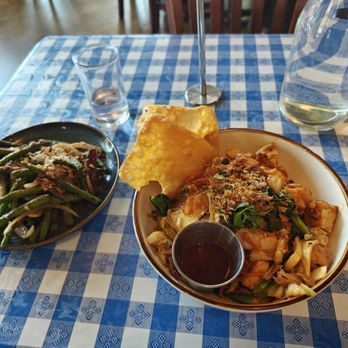 Norah - Chili green beans and tofu noodle bowl - Vegan Near Me - Portland, Oregon Norah - Chili green beans and tofu noodle bowl - Vegan Near Me - Portland, Oregon
