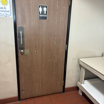 Rainbow Laundromat - This laundromat has a restroom - Laundromat Near Me - Las Vegas, Nevada