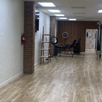 Lavish Oak - Space for creativity. - Hair Salons Near Me - Ontario, California