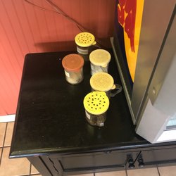 Marios Pizza - Standard seasonings to add