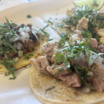 El Atoron - Three tacos, brisket, chicken and chorizo - Mexican Near Me - Dallas, Texas El Atoron - Three tacos, brisket, chicken and chorizo - Mexican Near Me - Dallas, Texas