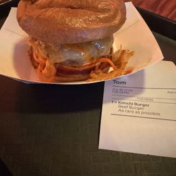Kimchi burger is delicious! Kimchi burger is delicious!