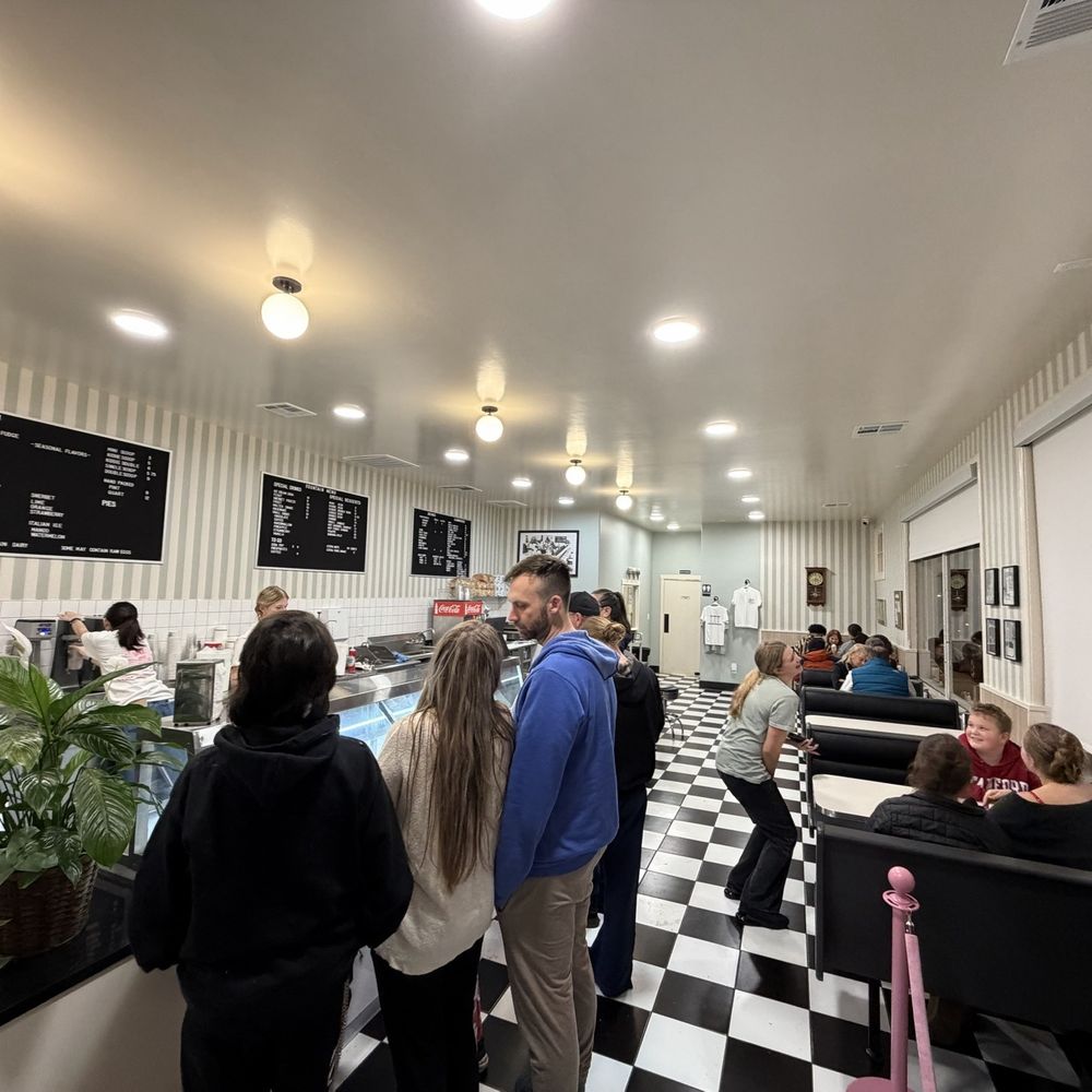 Vic's Ice Cream - Inside dining area/order line - Ice Cream & Frozen Yogurt Near Me - Sacramento, California Vic's Ice Cream - Inside dining area/order line - Ice Cream & Frozen Yogurt Near Me - Sacramento, California