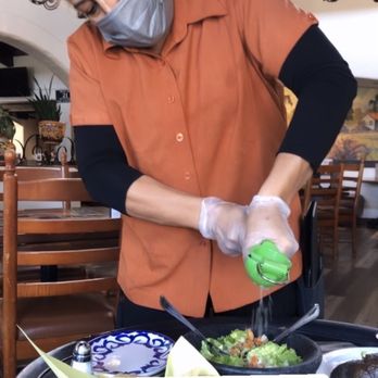 El Torito - Maria making fresh guacamole - Mexican Near Me - Sherman Oaks, California El Torito - Maria making fresh guacamole - Mexican Near Me - Sherman Oaks, California