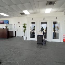 Nextcar - One worker and 3 video conference booths