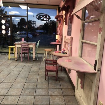 Smallcakes Tallahassee--A Cupcakery - Cupcakes Near Me - Tallahassee, Florida