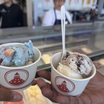 Sundaes At The Del - Birthday Ice cream, cookies and Creme and Madagascar vanilla - Ice Cream & Frozen Yogurt Near Me - Coronado, California Sundaes At The Del - Birthday Ice cream, cookies and Creme and Madagascar vanilla - Ice Cream & Frozen Yogurt Near Me - Coronado, California