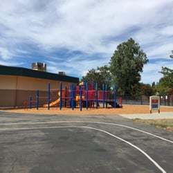 Fairlands Elementary School - Smaller playground for the kindergarteners