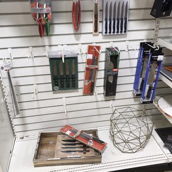 HomeGoods - Empty shelves - Home Decor Near Me - Vienna, Virginia
