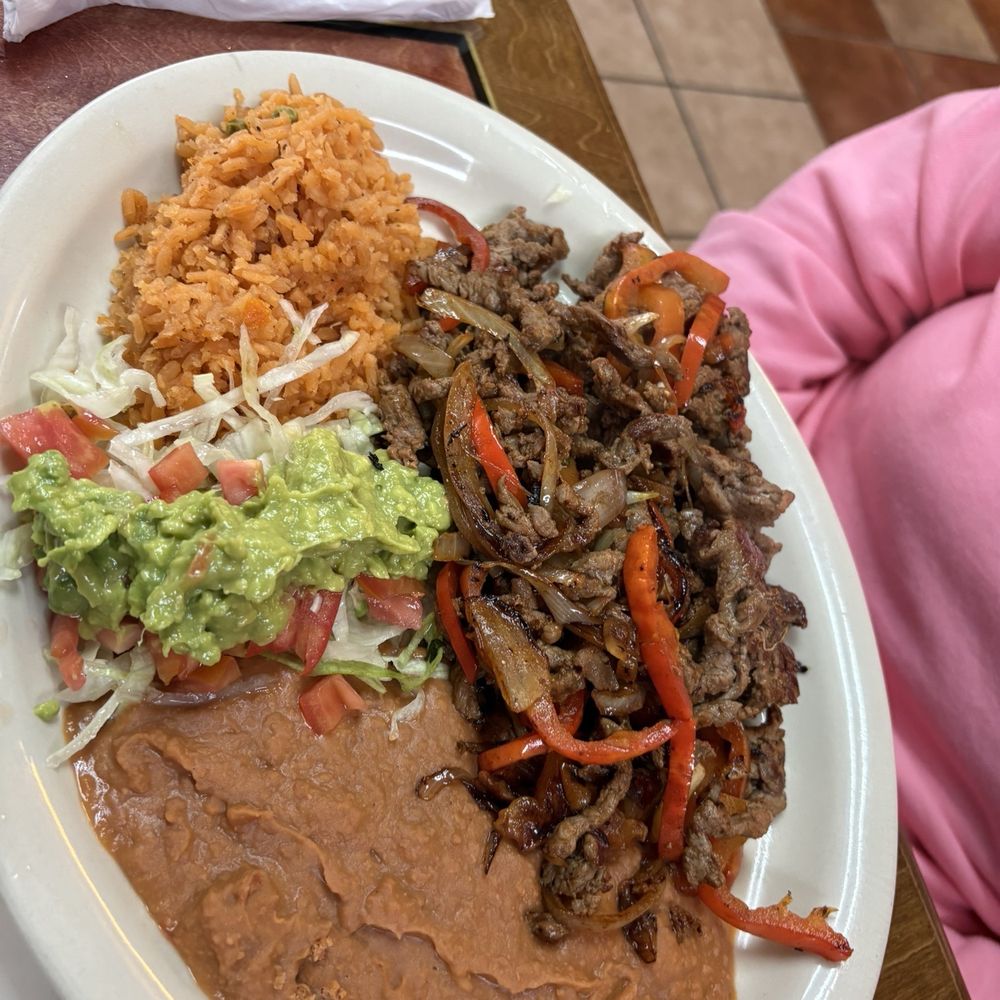 Taqueria Jalisco 3 - 22. Fajitas a La Plancha - Tex-Mex Near Me - San Antonio, Texas