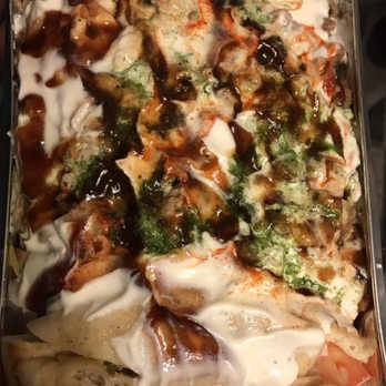 Middle Eastern Halal Food - Mix over rice with pita bread and all 4 of their sauces - Halal Near Me - Brooklyn, New York