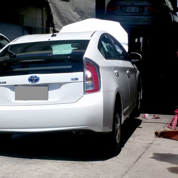 Neo Autoworks - This place does the oil change on the FLOOR WITHOUT MOUNTING THE CAR on the Automotive Lift. They DAMAGED my car! - Auto Repair Near Me - Oakland, California