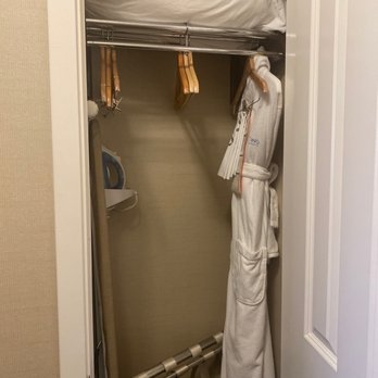 Cupertino Hotel - Extra pillow, bathrobe, ironing board, iron. - Hotels Near Me - Cupertino, California