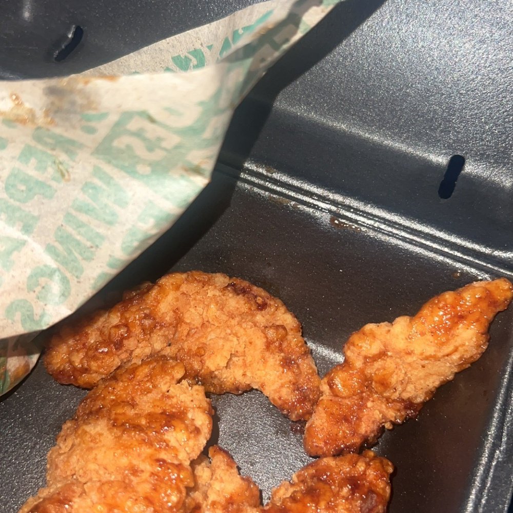 SOGGY, BARELY ANY SAUCE, AND THE TINY ONE IN THE CORNER SHOULDNT EVEN BE CONSIDERED A TENDER ARE U JOKING