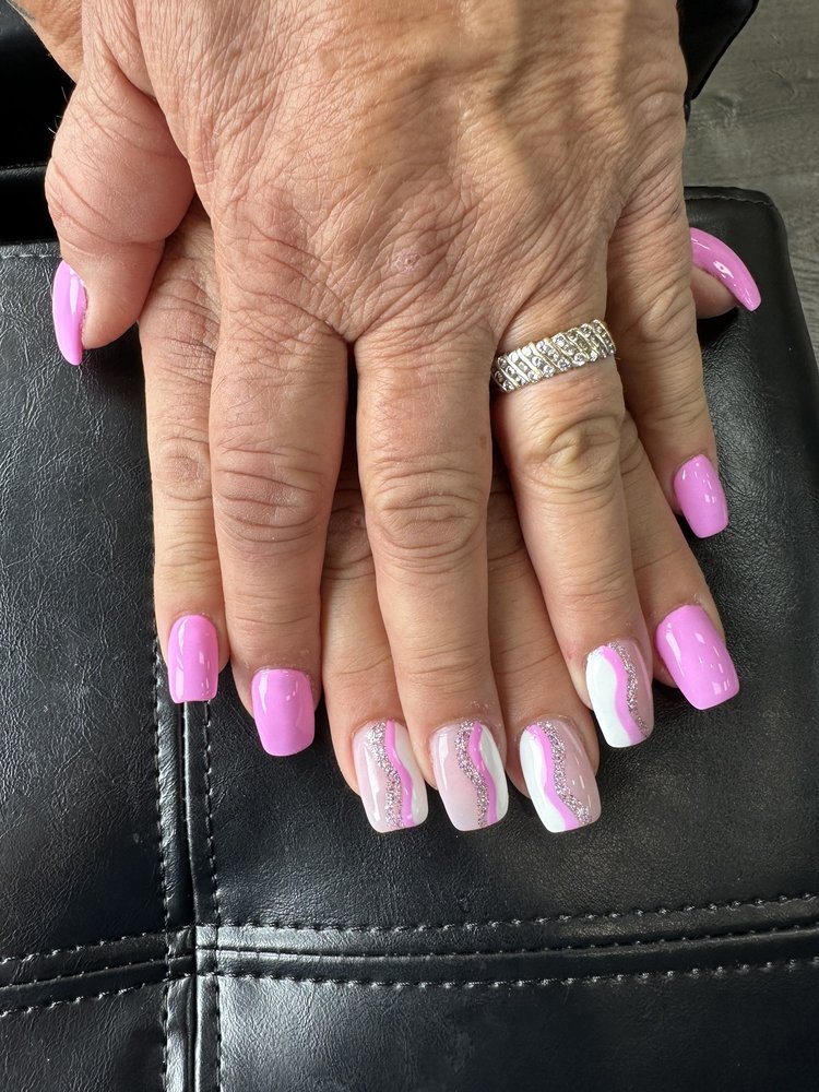 New Natural Nail Logo