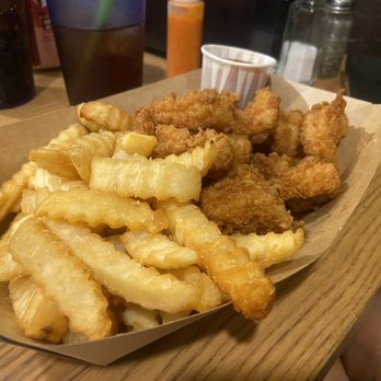 Beedos - Fried shrimp basket - American Near Me - Saint Helena Island, South Carolina Beedos - Fried shrimp basket - American Near Me - Saint Helena Island, South Carolina
