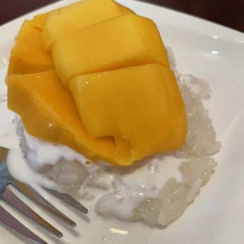 Dan Thai - Sweet Mango with Sweet Sticky Rice - Thai Near Me - Schaumburg, Illinois