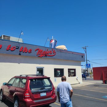 Major's Restaurant - Outside of majors - Burgers Near Me - Yakima, Washington Major's Restaurant - Outside of majors - Burgers Near Me - Yakima, Washington