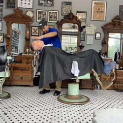 River's Edge Barbershop - Traditional straight razor shave!