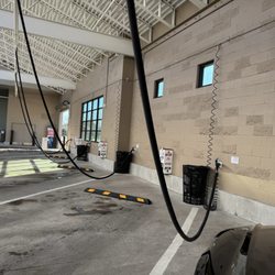 Landshark - Post-wash covered vacuums, compressed air guns, towel stations and glass cleaner.