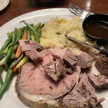 The Galley Grille - Prime rib with mashed potatoes and mixed vegetables (green beans, asparagus, and carrots) - American Near Me - Westport, Massachusetts The Galley Grille - Prime rib with mashed potatoes and mixed vegetables (green beans, asparagus, and carrots) - American Near Me - Westport, Massachusetts
