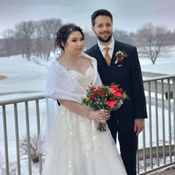Fabbrini's Flowers - Christmas flowers for the bride and groom. Dec. 2022