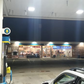 Greenfield Shell - Storefront at night - Gas Stations Near Me - Greenfield, Massachusetts