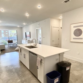 Treehouse Locators - South Austin Apartment - Apartment Agents Near Me - Austin, Texas Treehouse Locators - South Austin Apartment - Apartment Agents Near Me - Austin, Texas