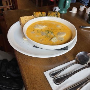 King Eider's Pub - Seafood Chowder with Toasted Foccacio. - Pubs Near Me - Damariscotta, Maine