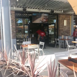 Famous Dave's - Alameda - Outdoor patio