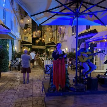 Kanoli - Dancers and courtyard - Italian Near Me - Miami Beach, Florida Kanoli - Dancers and courtyard - Italian Near Me - Miami Beach, Florida