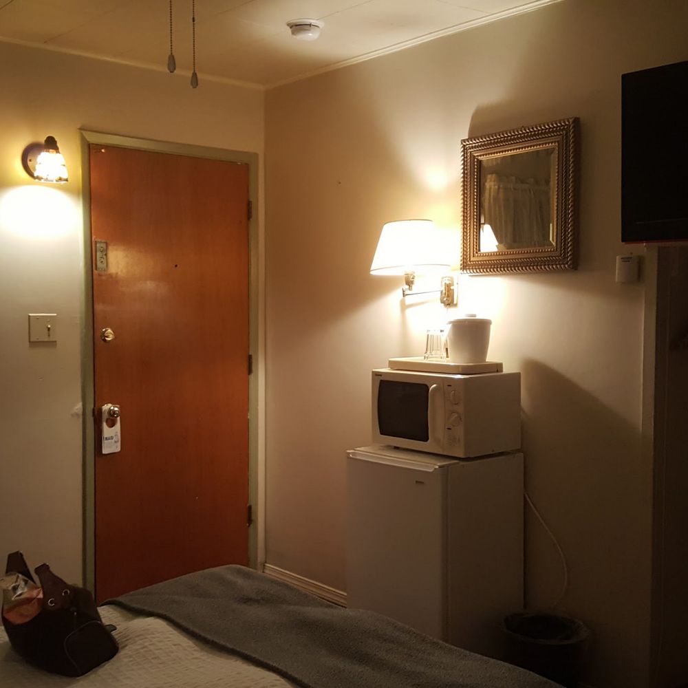 El Rancho Motel - Room 5 - Hotels Near Me - Bishop, California El Rancho Motel - Room 5 - Hotels Near Me - Bishop, California
