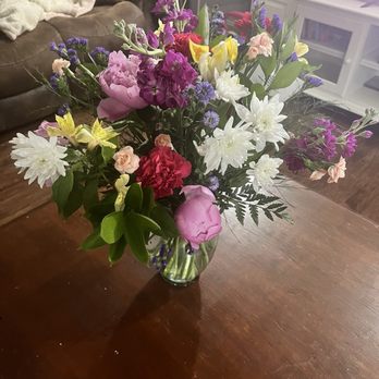 Connect With Flowers - The 2nd delivered arrangement. Much prettier than the 1st one. - Florists Near Me - Shalimar, Florida