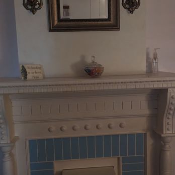 Amberson House Bed & Breakfast - A fireplace - Bed & Breakfast Near Me - Waynesboro, Pennsylvania Amberson House Bed & Breakfast - A fireplace - Bed & Breakfast Near Me - Waynesboro, Pennsylvania