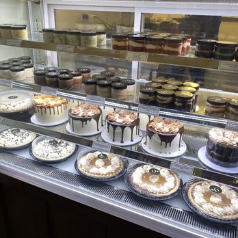 Sweet Reserve - Cake case - Bakeries Near Me - Skokie, Illinois