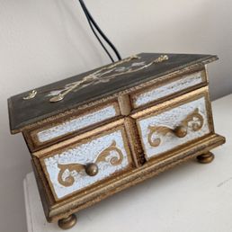 Jewelry box 2.99
