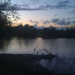 The Pretty Pigs - Sunset over the lake at the rear of the Pretty Pigs