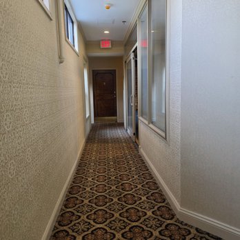 Penn's View Hotel - Hallway on 4th floor of the 3rd bldg - Hotels Near Me - Philadelphia, Pennsylvania
