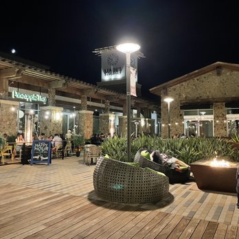 Pineapple Thai - The plaza, clean and super cute fireplace and lights. - Thai Near Me - Cupertino, California