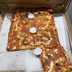 Louie's Pizza