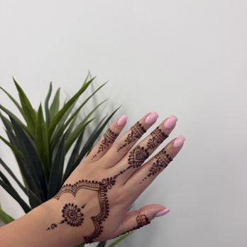 Ally's Threading & Beauty - Naheed is the best henna artist ever!!!!! I will be coming back to get more monthly. She is also so kind!! - Threading Services Near Me - Northridge, California