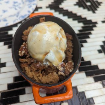 Beatnik West Town - Date cake - Breakfast & Brunch Near Me - Chicago, Illinois