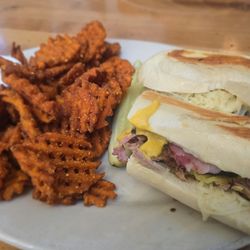 The Standard Pour - Standard Cubano