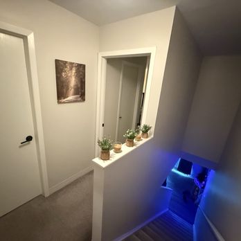 Payne Hill Townhomes - Upstairs hallway - Apartments Near Me - Jefferson Hills, Pennsylvania Payne Hill Townhomes - Upstairs hallway - Apartments Near Me - Jefferson Hills, Pennsylvania