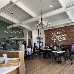 Summer Moon Coffee - Nice pleasant airey indoor feel.