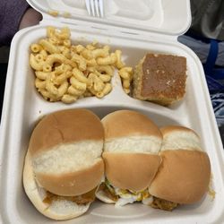 Ola Mae's BBQ and Southern Cuisine - Soooo yummy!!!
