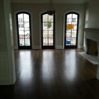 Mysha's Flooring - a living room with hardwood floors - Flooring Near Me Mysha's Flooring - a living room with hardwood floors - Flooring Near Me