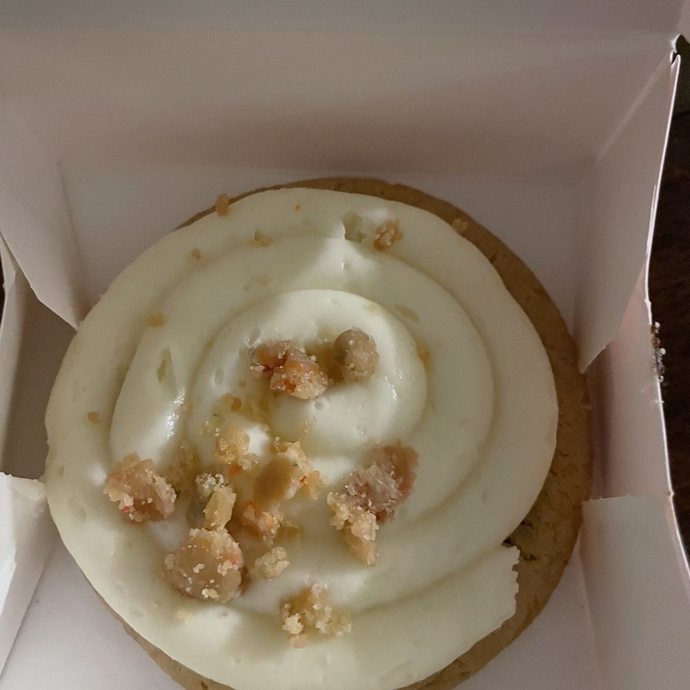 Crumbl - Moore - Cake batter - Bakeries Near Me - Moore, Oklahoma